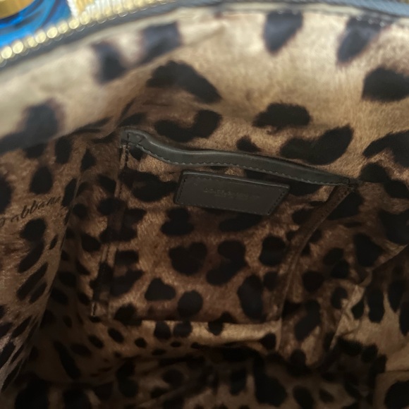 Gorgeous vintage bag to take on your travels, and lovely for every day! - Picture 5 of 7